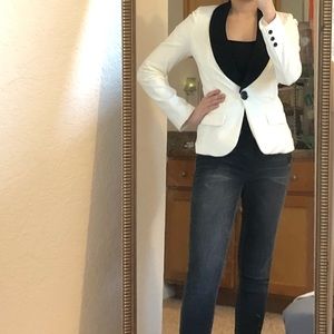 🔸NWOT WHITE BLAZER